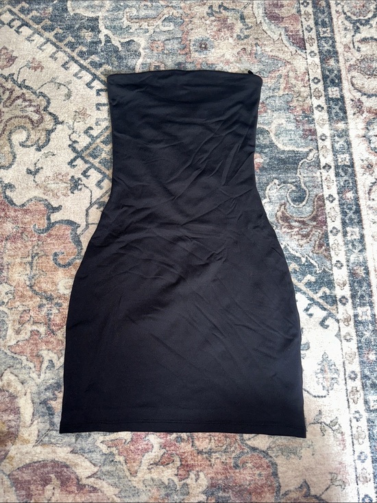 Aritzia Dresses & Skirts - Aritzia Strapless Black Bodycon Dress